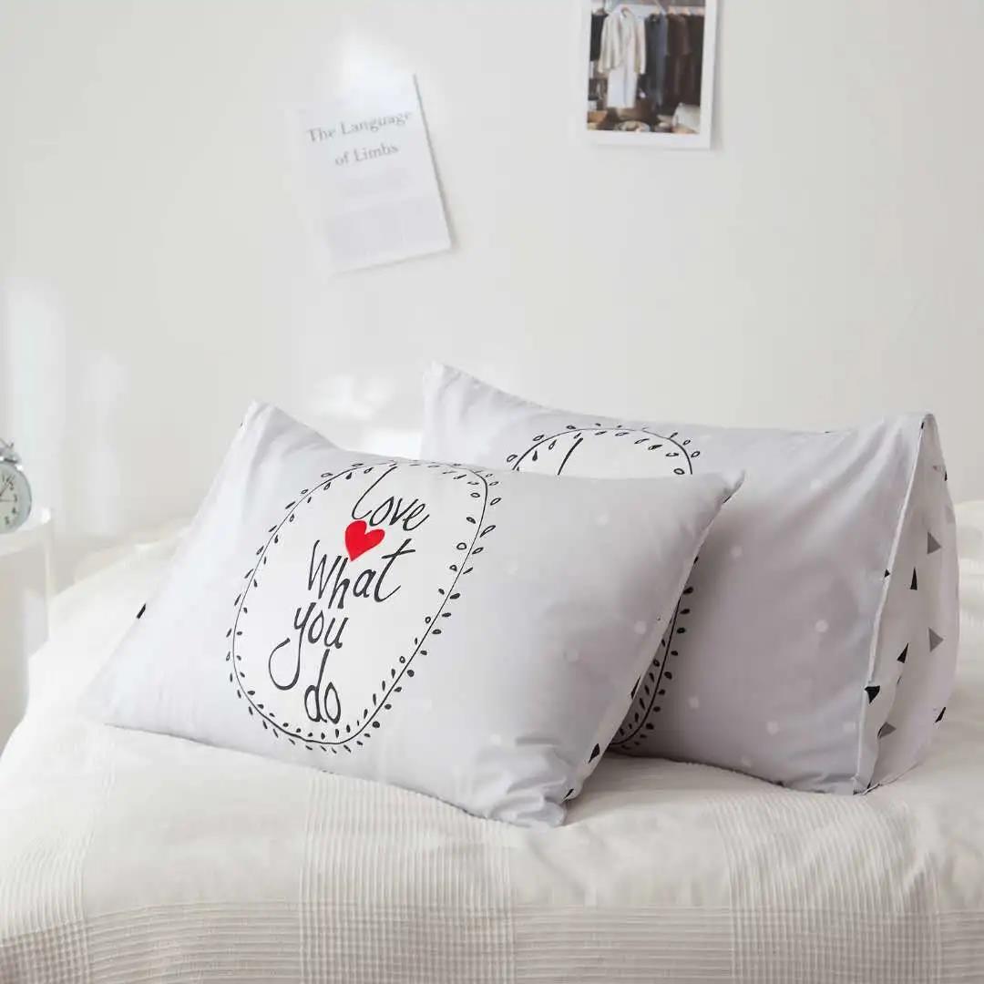 

Пара хлопковых наволочек с принтом и мультяшным рисунком. Двусторонние наволочки