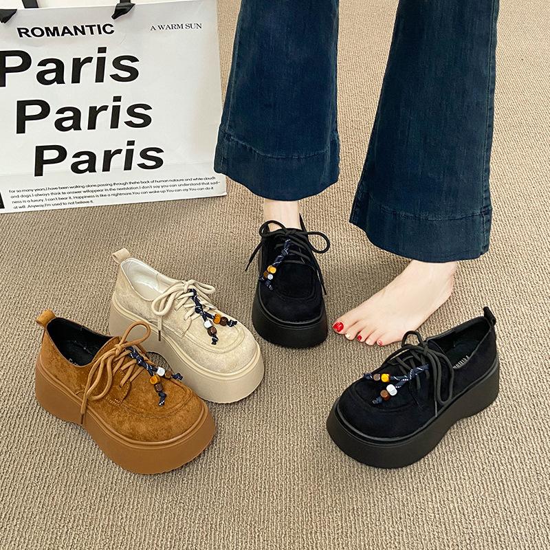 Boken Schuhe mit Plateausohle Damen All-inclusive Höhenerhöhung Herbst 2025 neue Modelle mit Röcken, Schnür-Loafer, lässige Einzel-Schuhe