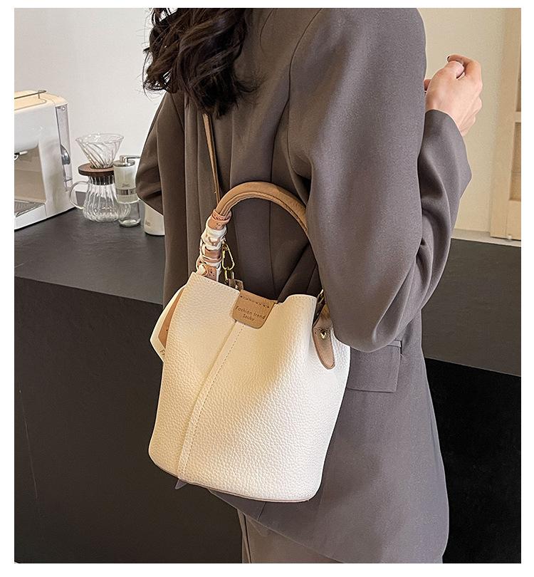 Women's Retro Black Crossbody Bucket Bag - Versatile for Autumn and Winter