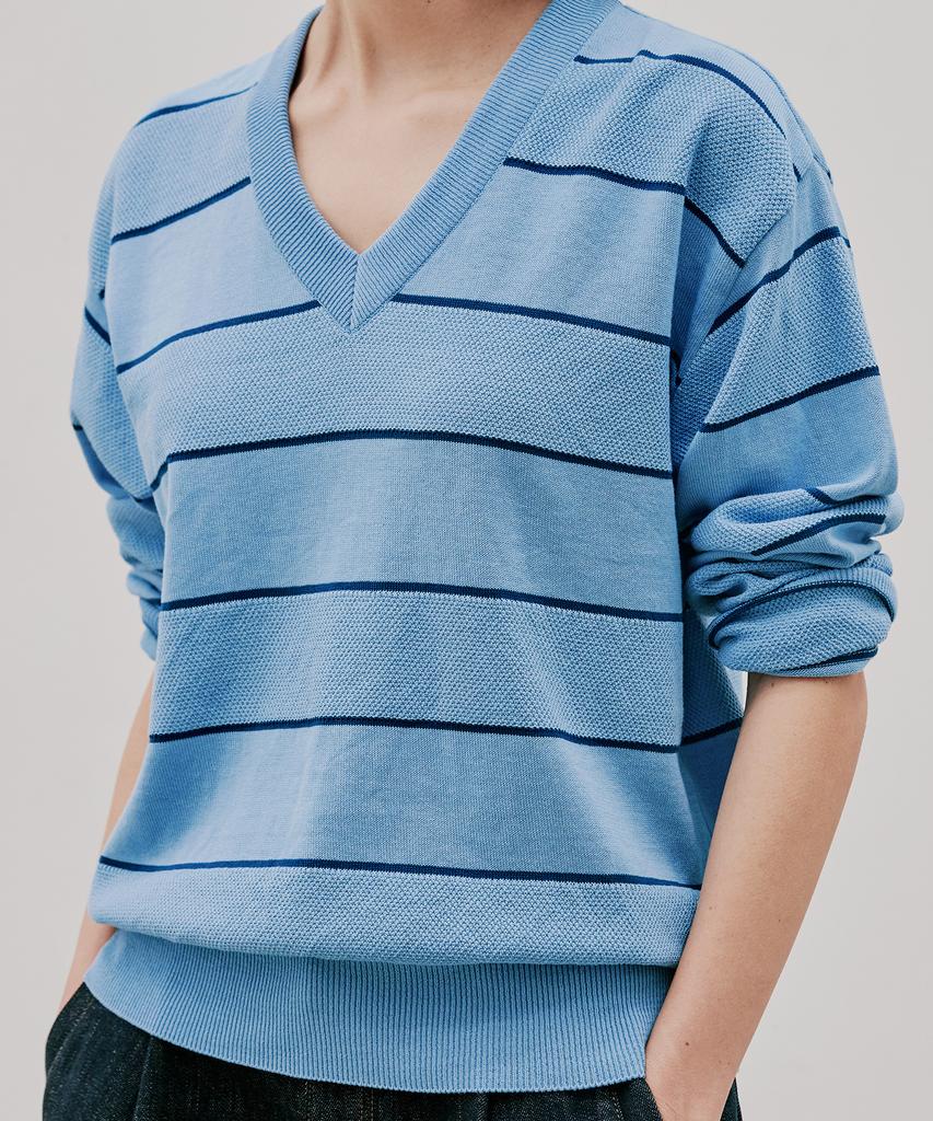 Beullaengkeulumumeon Striped V-Neck Knit_Blue