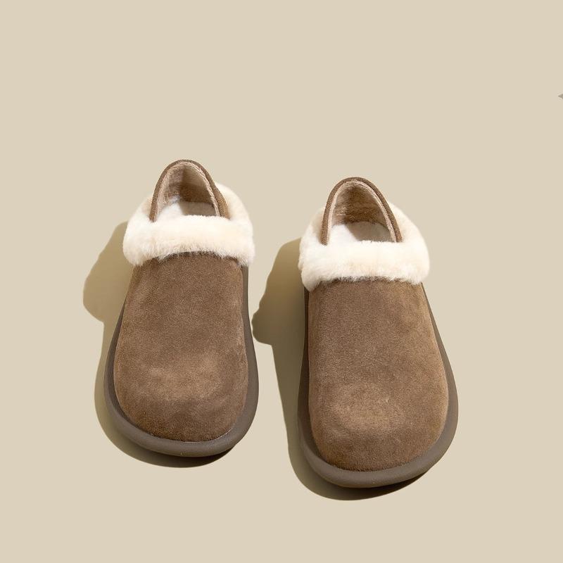 Women wear fluffy snow boots with one foot in winter velvet cotton shoes, and women's warm thick soles increase in height