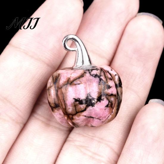 Versatile Seasonal Accents Natural Crystal Pumpkin Pendant, Mini Carved Stone Charm with Window Display Ornaments Metal Hook, Halloween Micro
