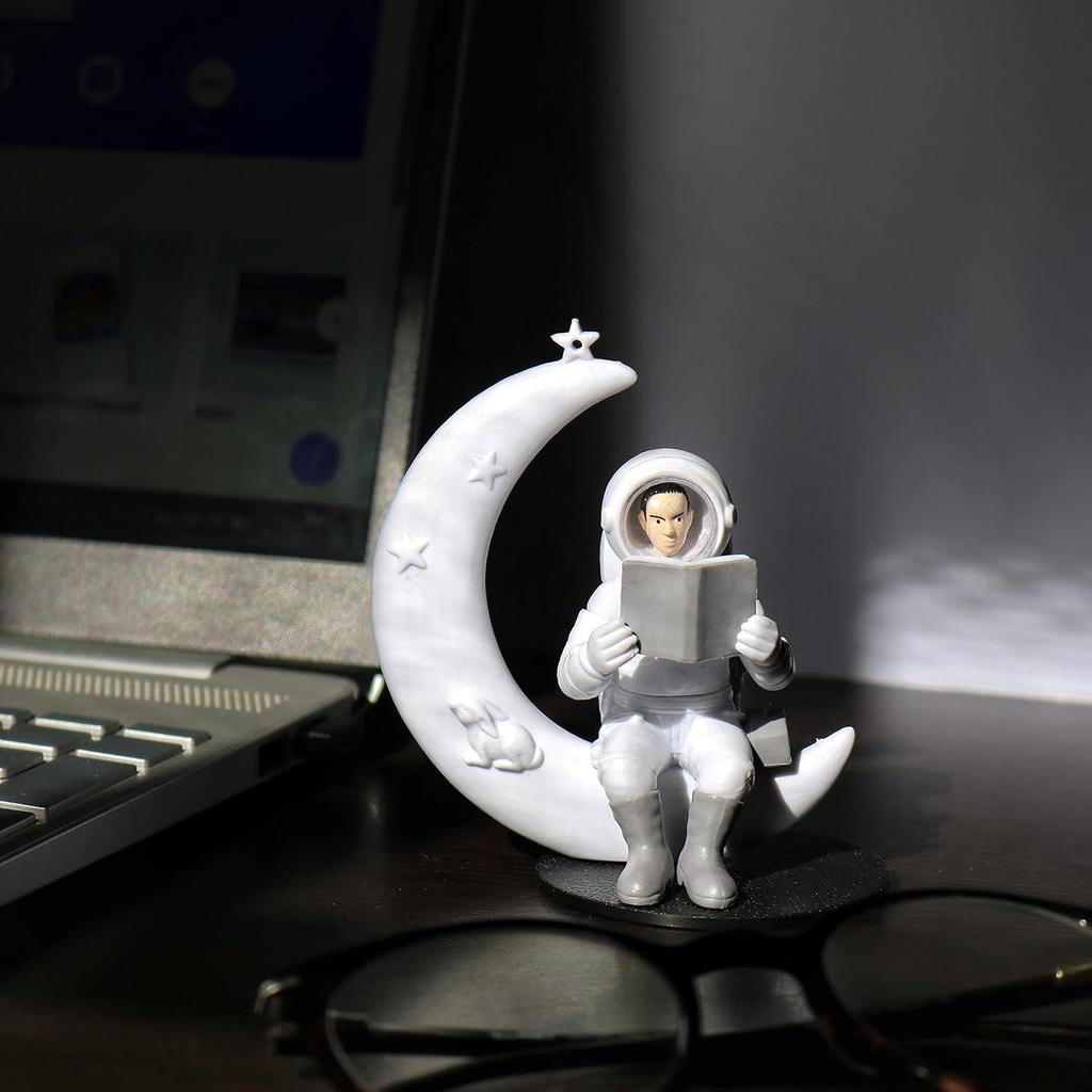 Cute Outer Space Astronaut Figurine Action Figure Toys Statue for Showpiece Home Living Room Decor Office Desktop Decoration Car Dashboard