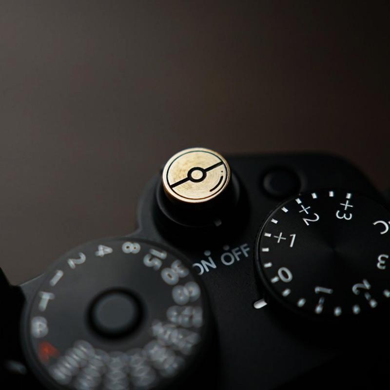 

Camera Hot Shoe Cover Fujifilm X100V XT5 XT30 Camera Shutter Button For Sony A7C A7M4 A6300 A6700 Nikon Z9 Z8 D850 Canon RP sticky type