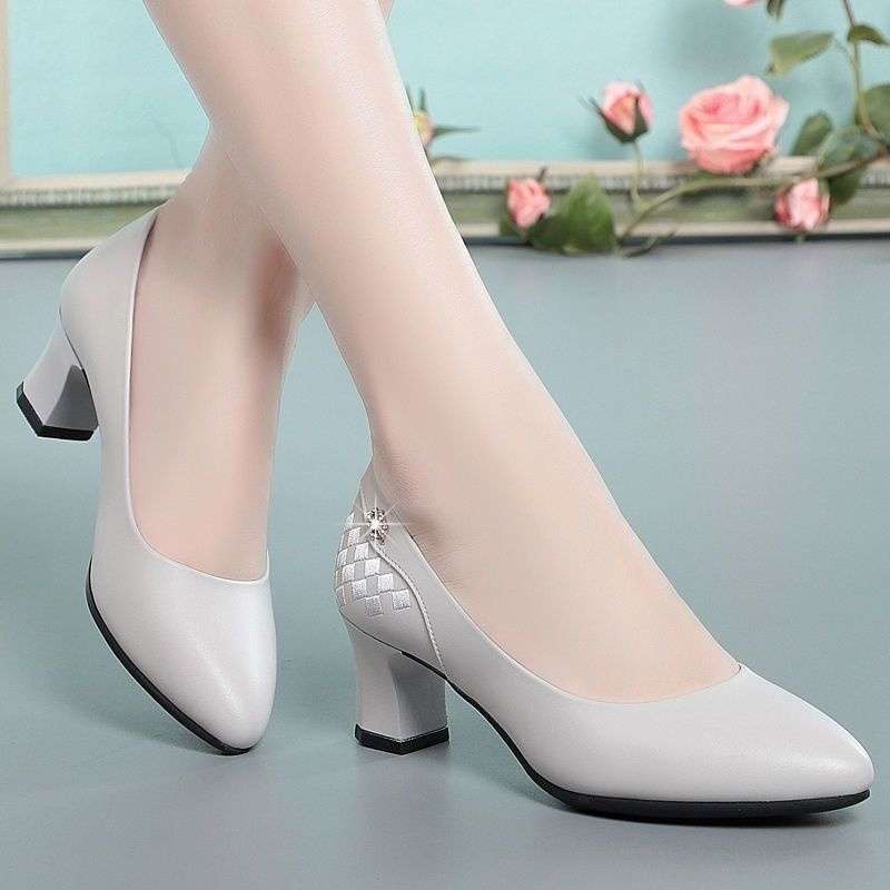 Work Shoes Versatile Medium Heel Single Shoes Women's 2025 Spring New Leather Shoes Pointed Thick Heel Versatile Shallow Mouth Women's Shoes