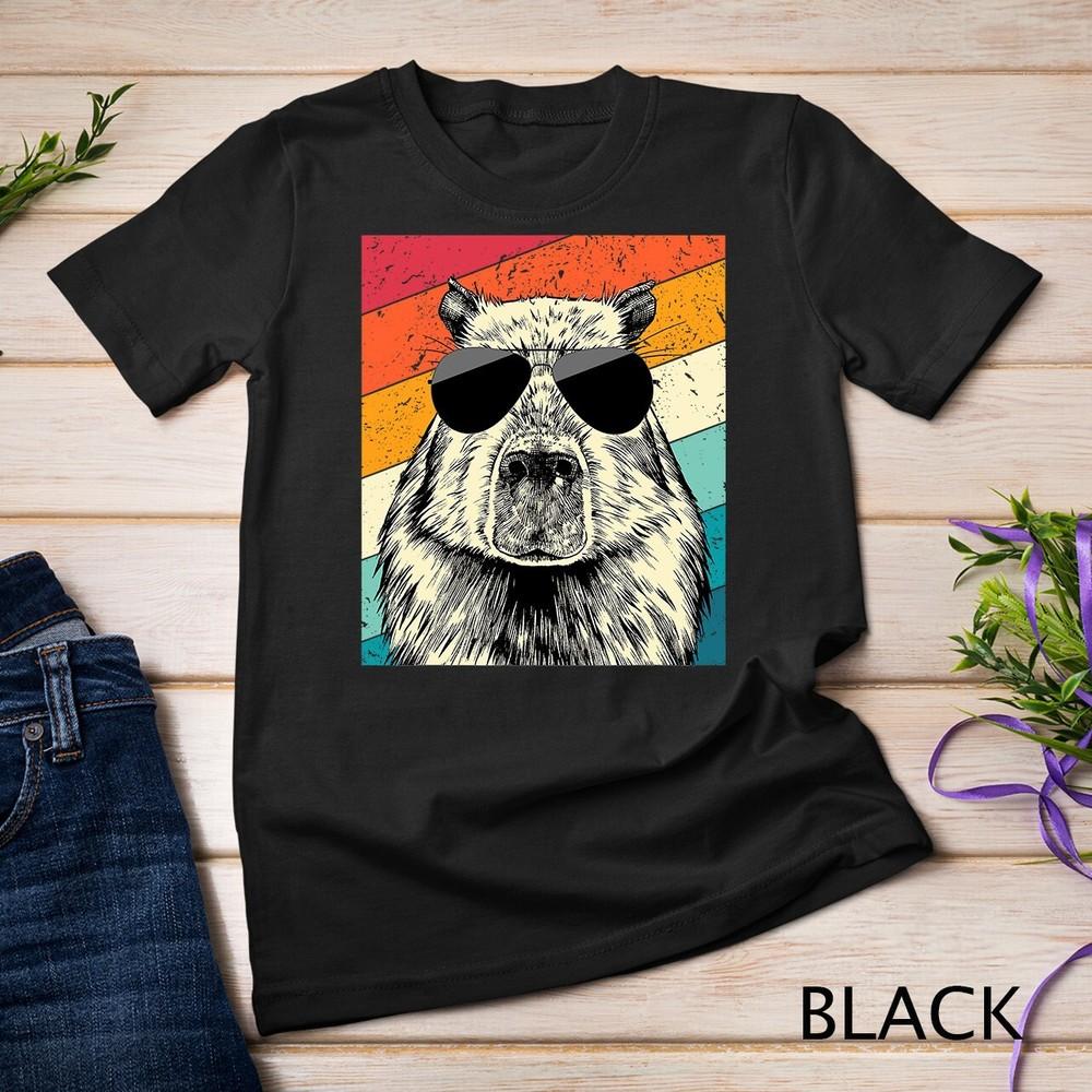 

Retro Vintage Capybara with Sunglasses Animal Lovers T-Shirt Unisex T-shirt 4XL