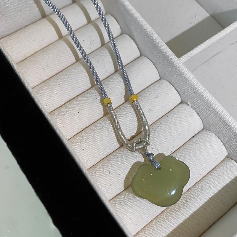 Retro Heart-shaped Bow Pendant Necklace for Women, New Chinese-style Zen-inspired Feather Peace Pendant
