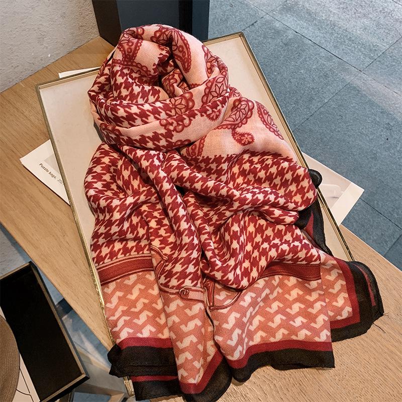 

A Fashionable and Simple Checkered Style Scarf with A High End Feel A Korean Style Niche and Light Luxury Shawl 90*180cm