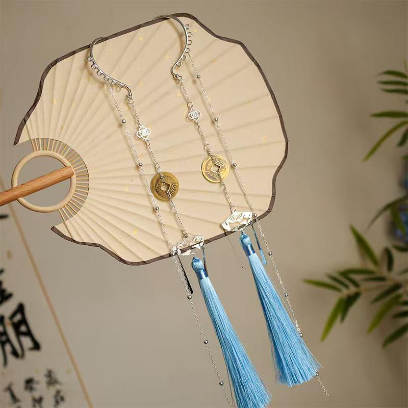 

Серьги-каффы в стиле ханьфу унисекс «Цветок горного призрака» с кисточками и медными монетами