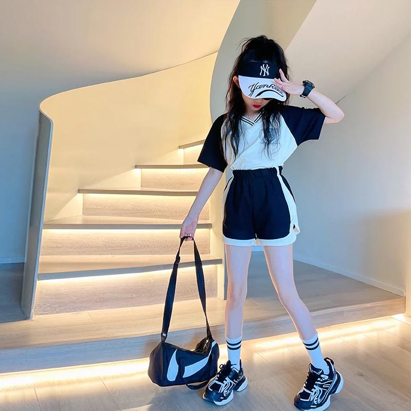 Girls' Trendy Summer Streetwear: Short Sleeve Top & Shorts Two-Piece Set for Kids