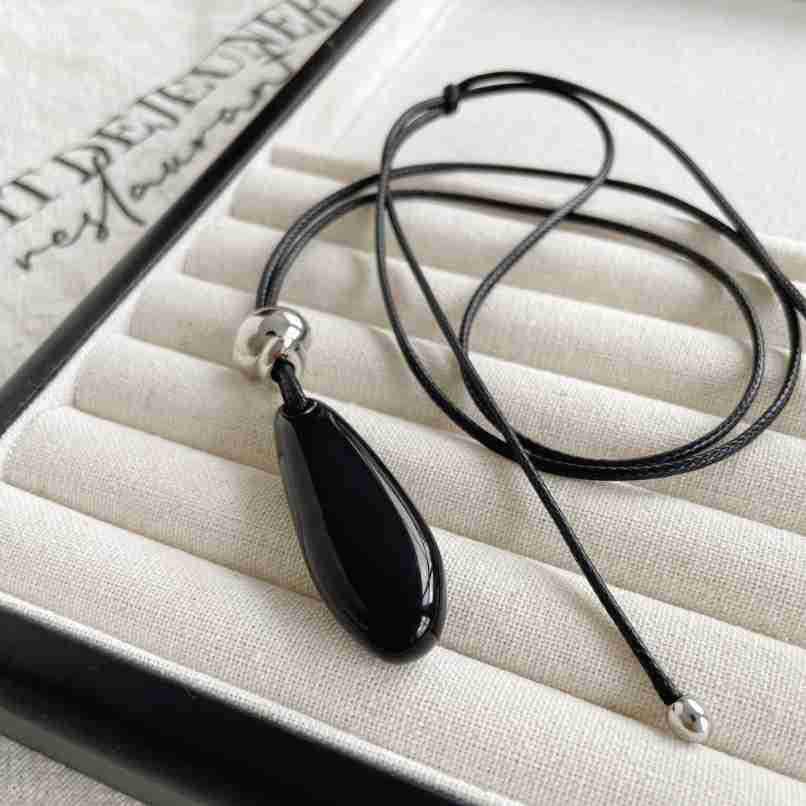 Teardrop Black Agate Pendant Sweater Necklace - Elegant European & American Fashion Jewelry.