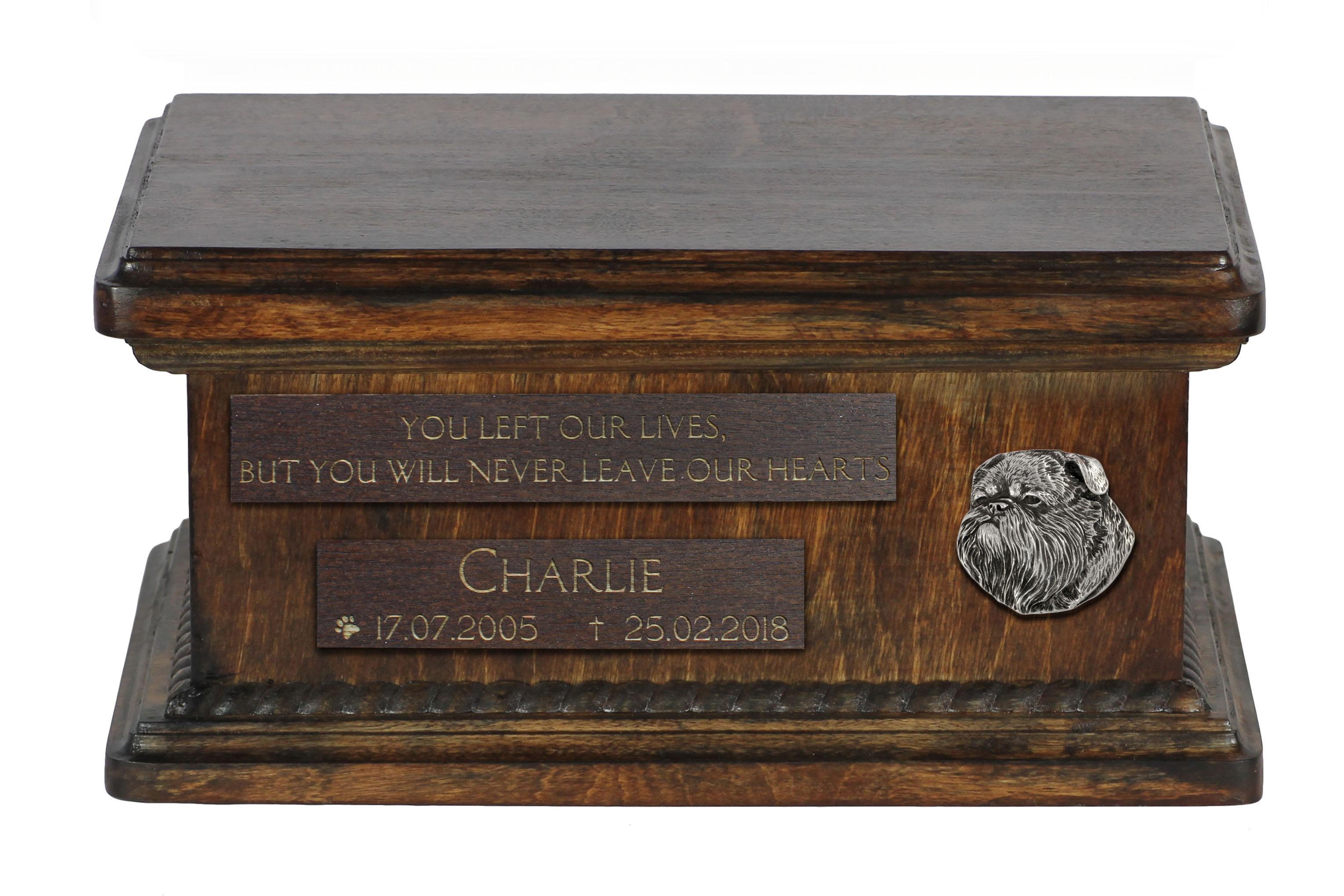 

Griffon Bruxellois, Brussels Griffon I - wooden urn for dog ashes, personalized urn with engraving, small urn for dog ashes from the Art-Dog brand коричневий