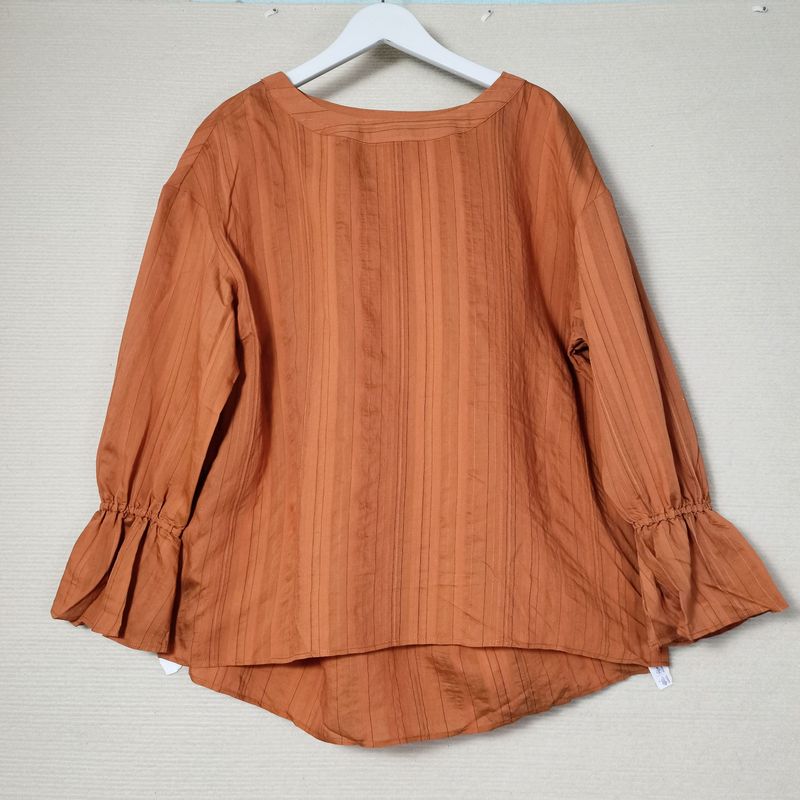 Original Order Leftover Stock Customer-Supplied Fabric V Neck Pullover 3/4 Sleeve Shirt for Women Minimalist Style Shirt Longer in the Rear Spring