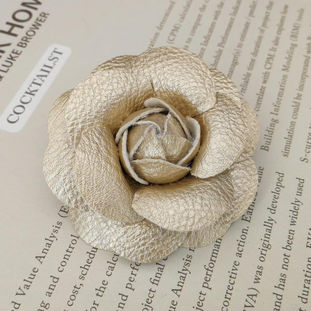 Korean Fabric Camellia Flower Brooch Pins Pearl Tassel Corsage Fashion Jewelry Brooches for Women Shirt Collar Accessories Gift