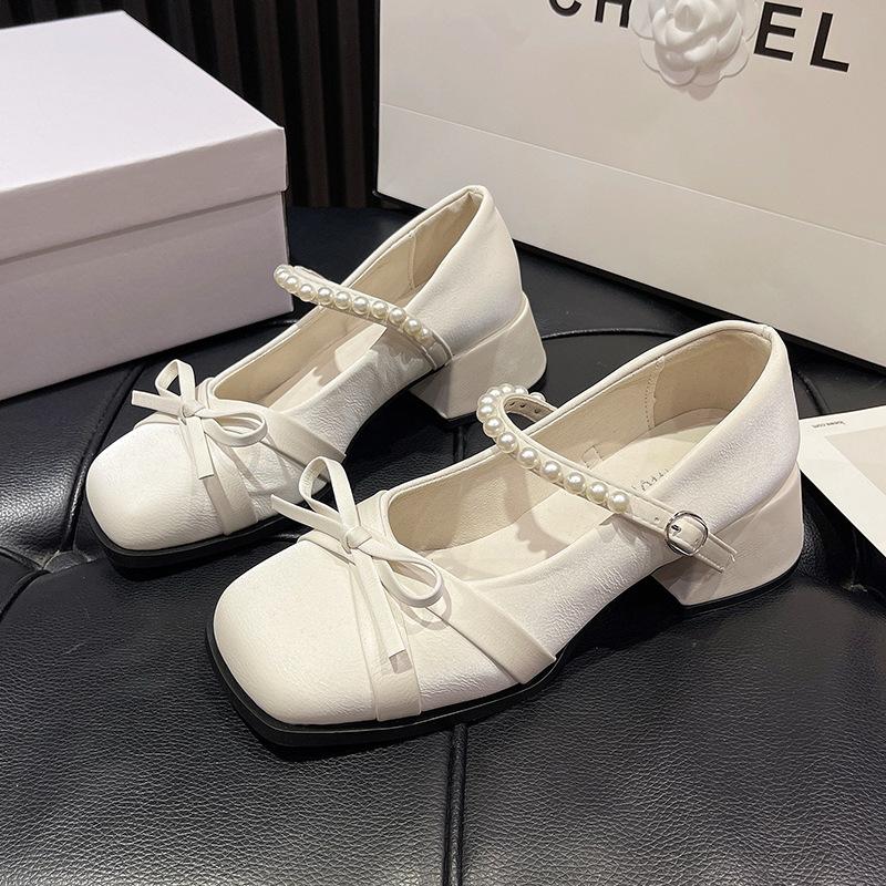 Beige retro light mouth Mary Jane single shoes women's summer 2025 new versatile skirt thick heel cool single shoes
