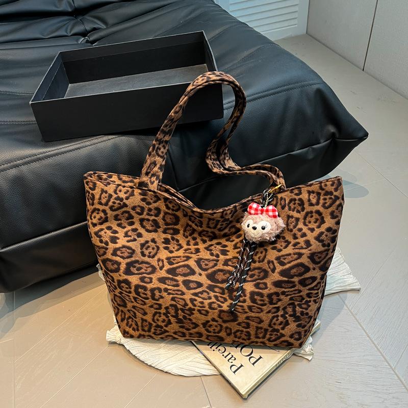 Popular Leopard Print Large-capacity Bag Women's New Autumn Versatile Messenger Bag Commuter Shoulder Bucket Bag