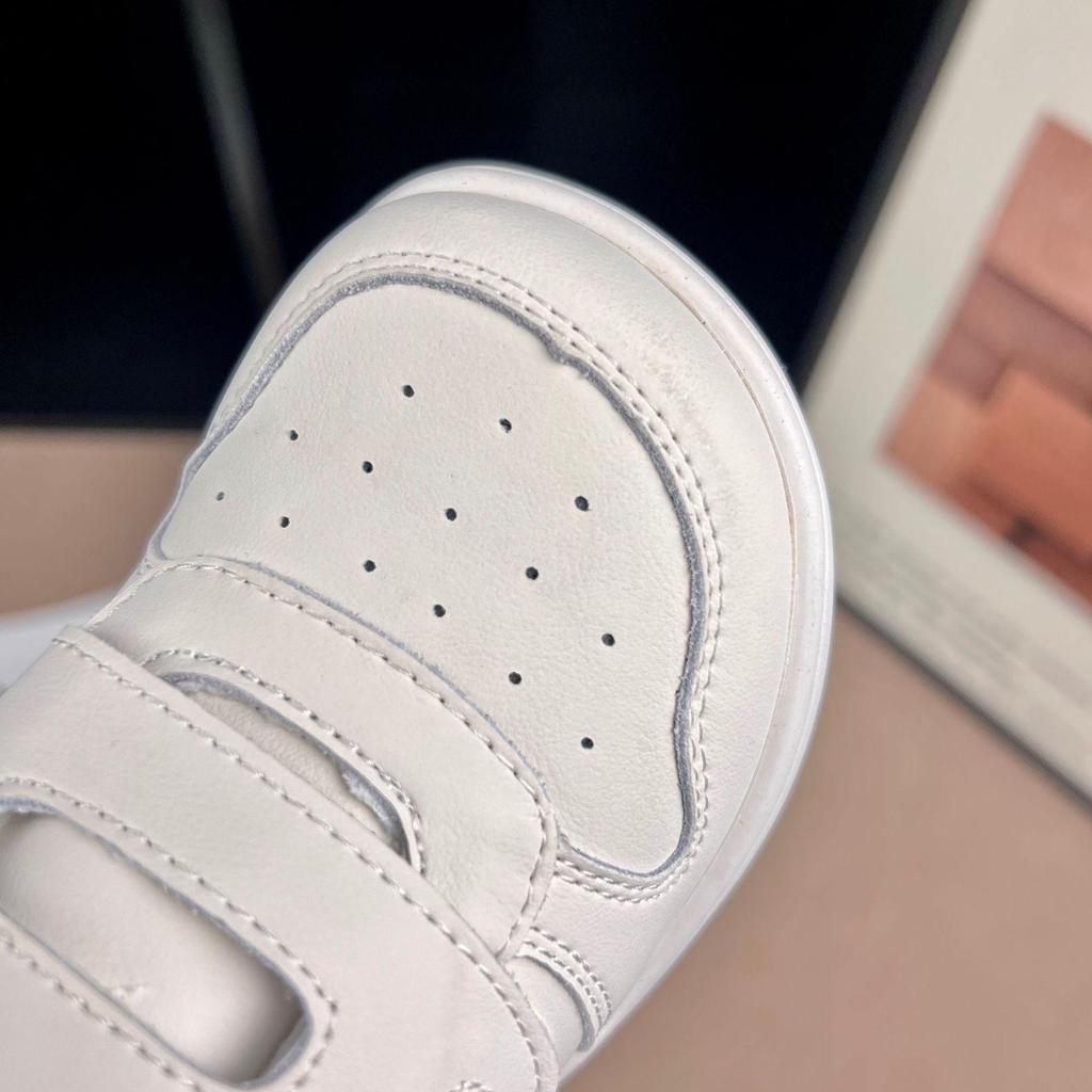 2026 Kids' White Velcro Soft Sole Unisex Casual Shoes: Breathable, Versatile, Simple Sports Design.