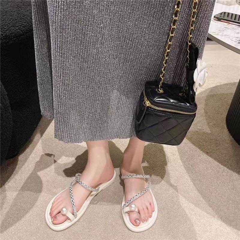 Flat bottom silver toe slippers women's summer wear 2025 new summer ins tide rhinestone pearl fashion sandals women