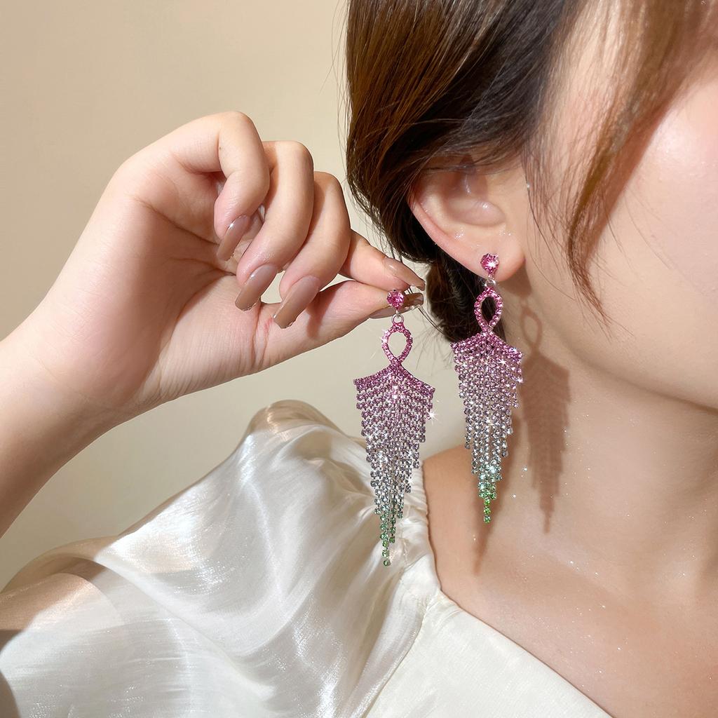 Cercei lungi cu ciucuri plini de culoare gradient Cercei cu strasuri premium Feeling Cercei dama 1 pereche