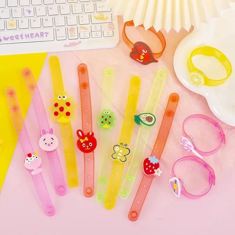 ציוד למסיבות אביזרים זוהרים בחושך 2025 צמיד זוהר שעון קריקטורה יצירתי נצנצים צעצועים קטנים מתנות חמודות לילדים מסיבה