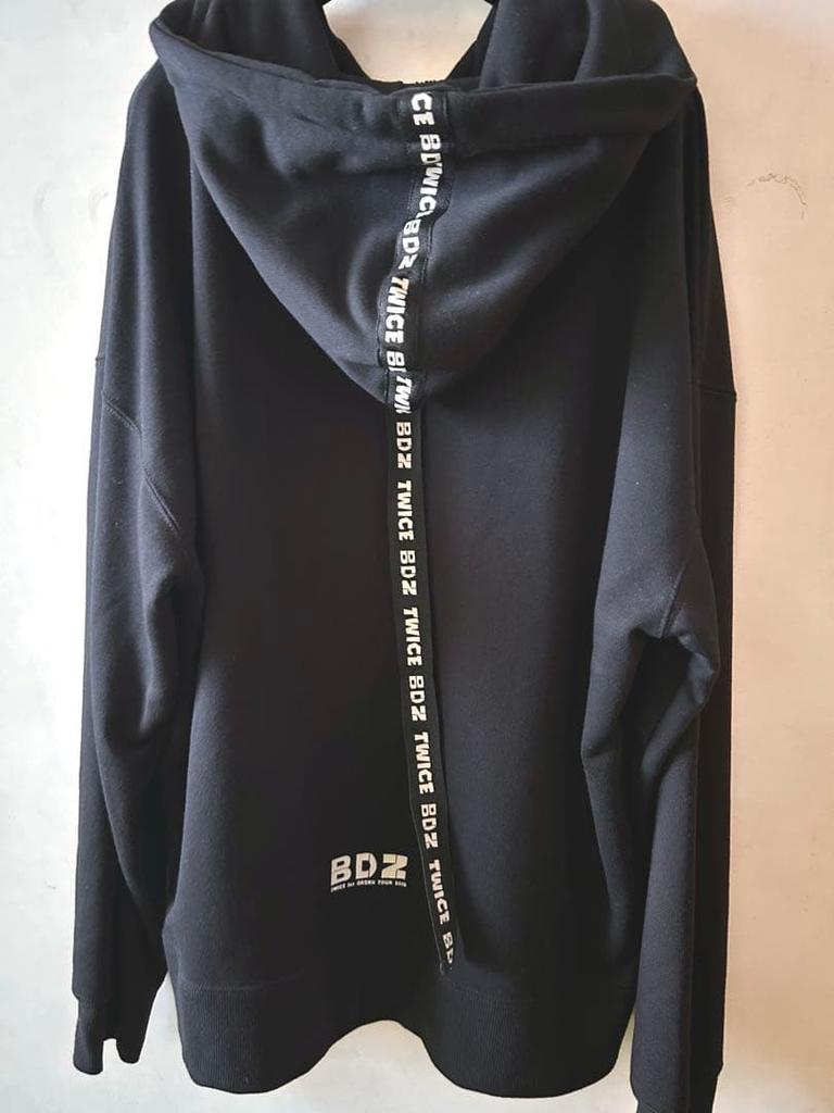 [USED] TWICE 1st ARENA TOUR 2018 BDZ Hoodie (Size L)