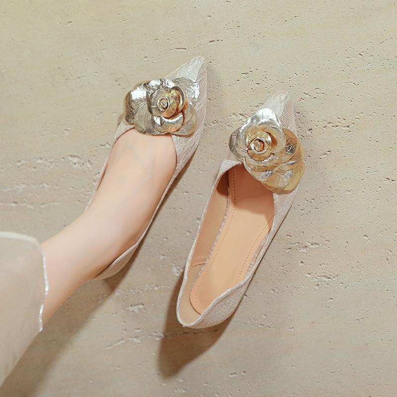 

Модные золотые кружевные балетки с цветочным декором, женские лоферы слипоны с мелким вырезом и острым носком, женские мокасины с цветочным принтом, большие размеры 44 45 35 абрикосовый