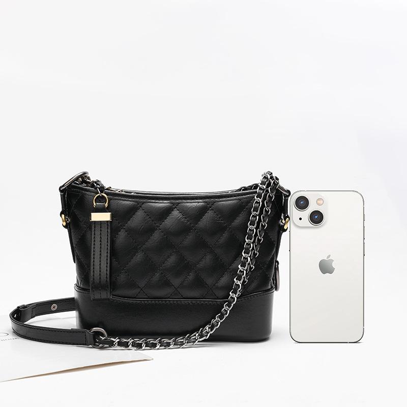 Xiaoxiangfeng leather bag women's new star same stray bag single shoulder messenger chain bag fashionable light luxury