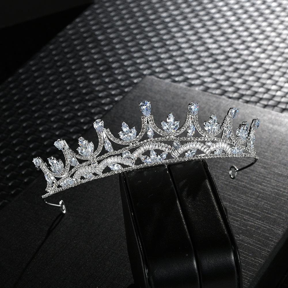 Bride's Wedding Dress  Hair Accessory Headband  Exquisite Headwear Luxurious and Super Fairy Like Crown Wedding Accessories Anti Slip Headband