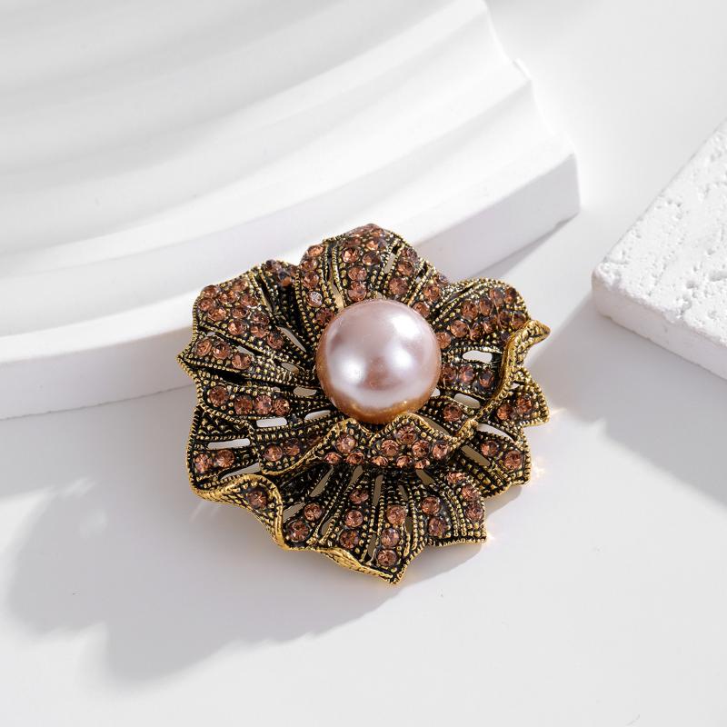 Retro Leaf Pearl Brooch Pin With Embedded Diamonds Elegant Fashionable Jewelry Accessory Pin Brooch