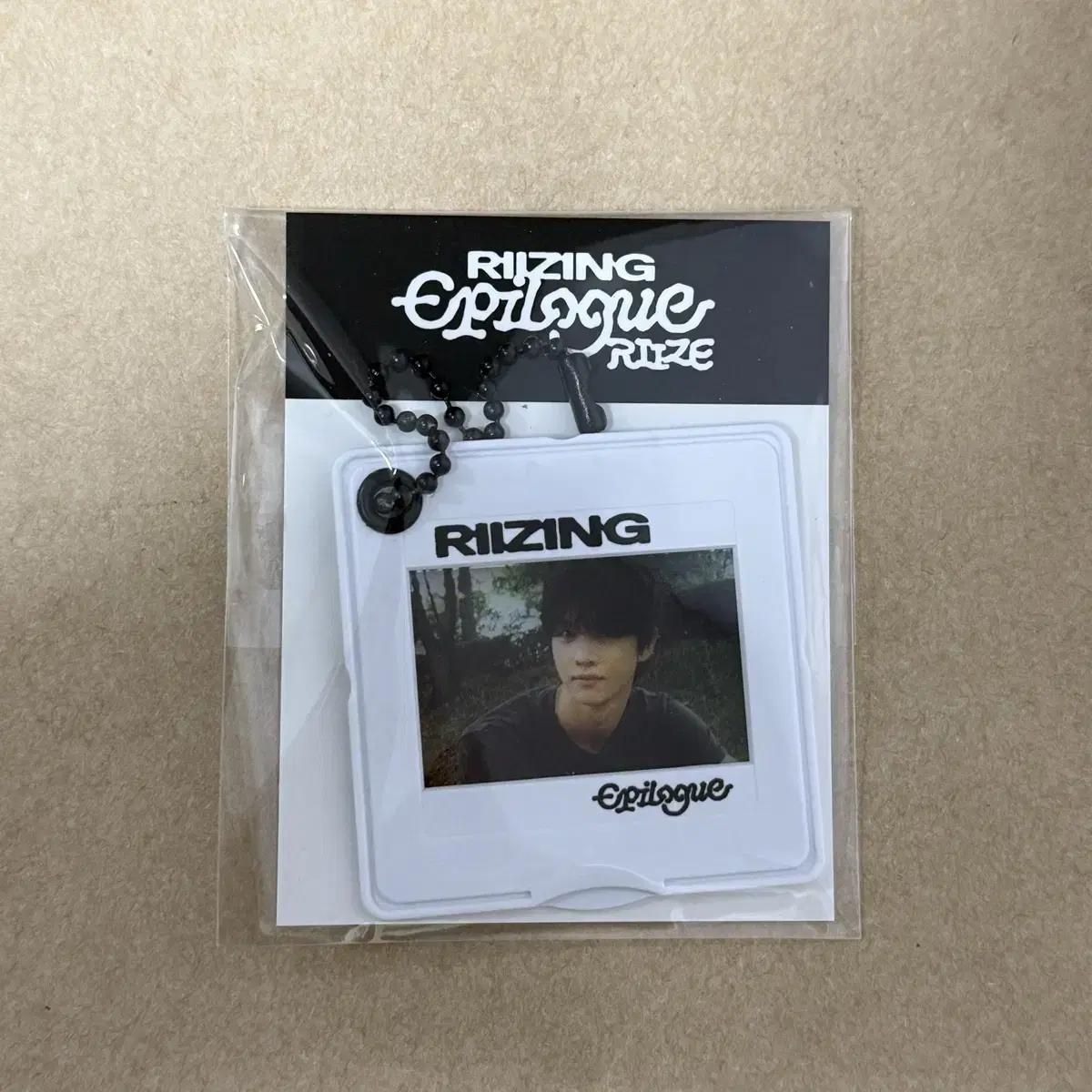

Rise Pop-up Sungchan Photo Slide Keyring