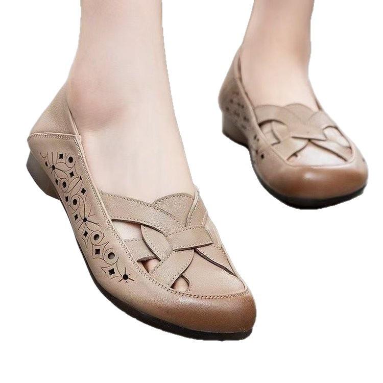 2025 neue Römerstil weichsohlige Mikrofaserleder Mittleren Alters Mutter Hohlschuhe Damen bequeme flachsohlige Sommer Damen Schuhe