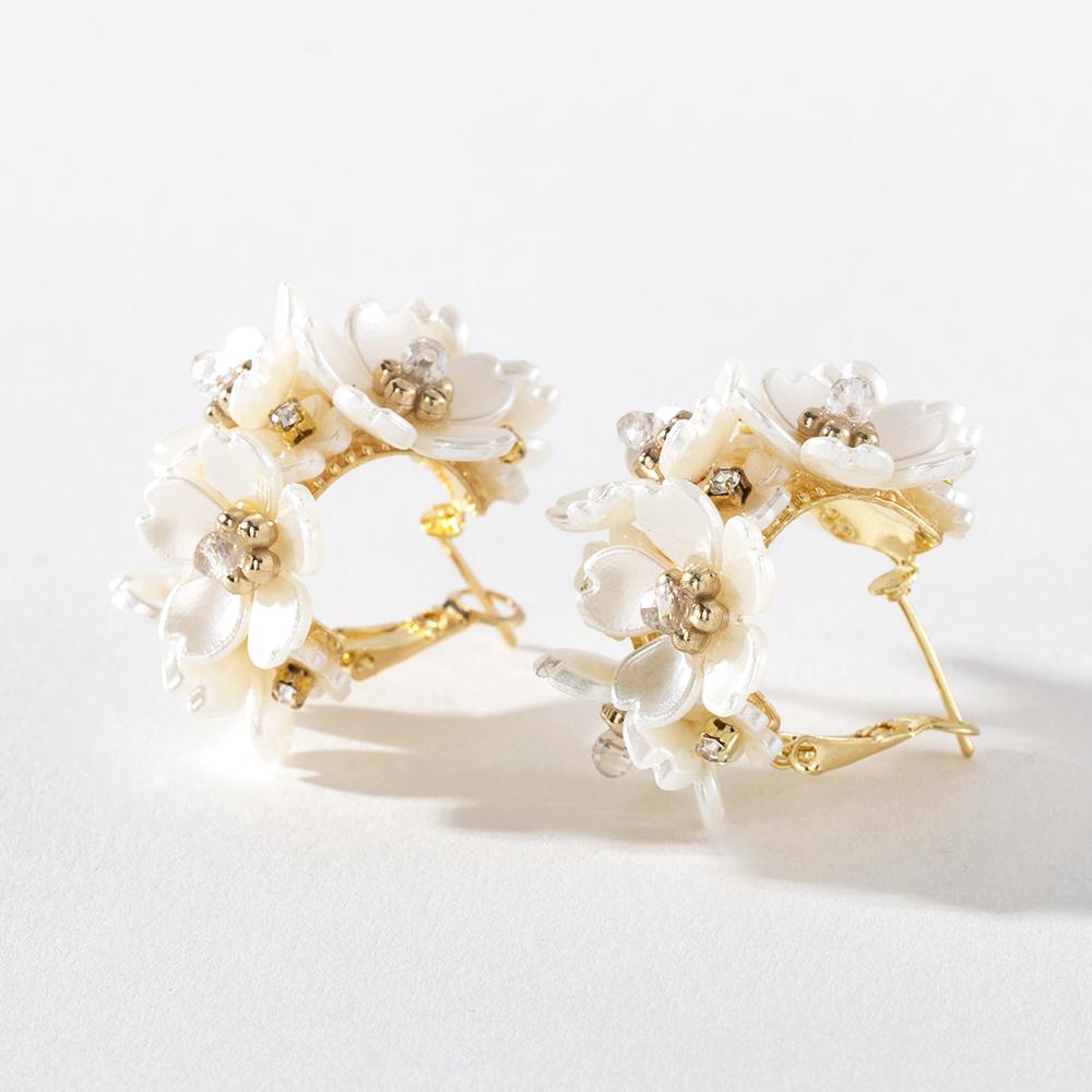 Cheap Pinkdudu Romantic White Acrylic Flower Hoop Earring Elegant Plant