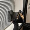 Fashionable Large-capacity Retro Casual Office Commuting Shoulder Bag with Adjustable Strap At The Back of The Shoulder