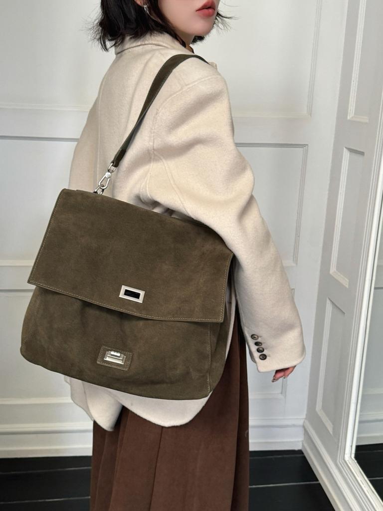 Koreanische Version der neuen matten Rindsleder-Tragetasche 2025 mit großem Fassungsvermögen, Überschlag und Schloss, Umhängetasche