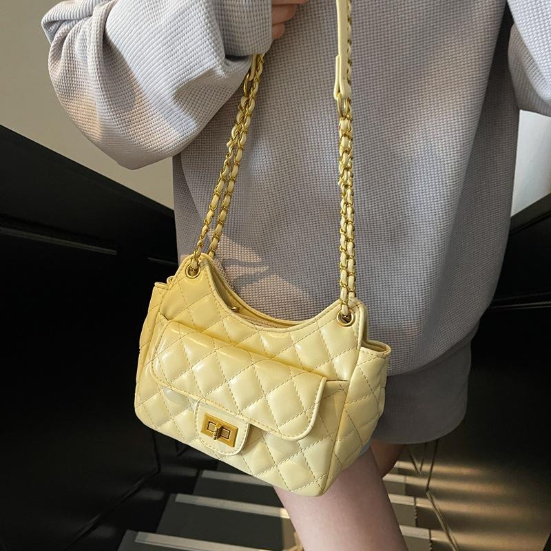 Xiaoxiangfeng rhombus chain shoulder bag 2025 spring and summer new temperament milf style Internet celebrity trend messenger bucket bag