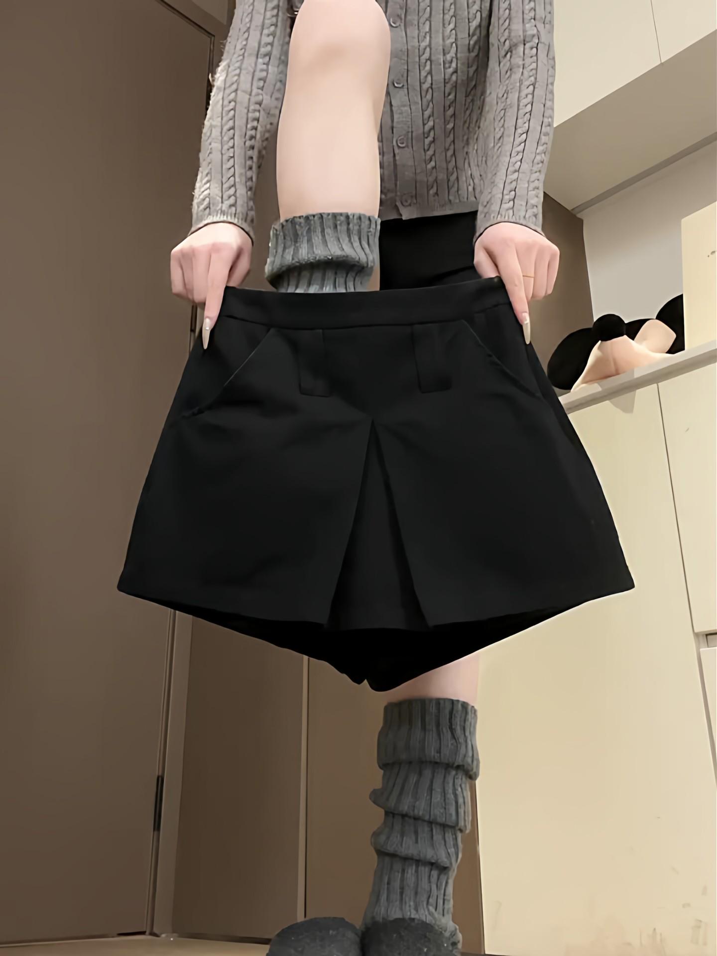 

Korean Style Women s Black Cargo Mini Skirt: Spring-Summer Slimming A-Line with Anti-Exposure for a Versatile, Hot Girl Commute. Medium