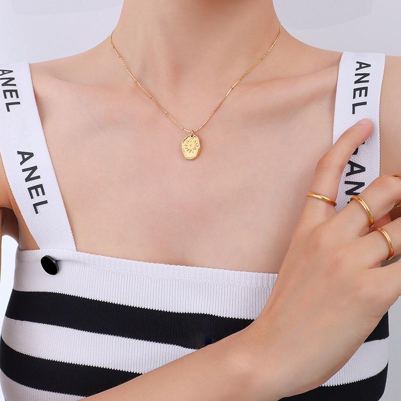 Naszyjnik z motywem słonecznika w stylu francuskim, łańcuszek na szyję, wnęka, lekki, luksusowy, tytanowy, stalowy, platerowany 18 prawdziwym złotem, męski i damski łańcuszek na obojczyk P439