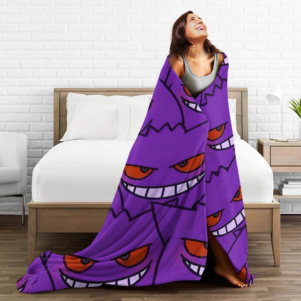 Cartoon Gengar Lila)Decke Pokemon-Motiv Dekorativer Flanell-Überwurf für das Wohnzimmer Weiche Warme Tagesdecke Geschenkidee