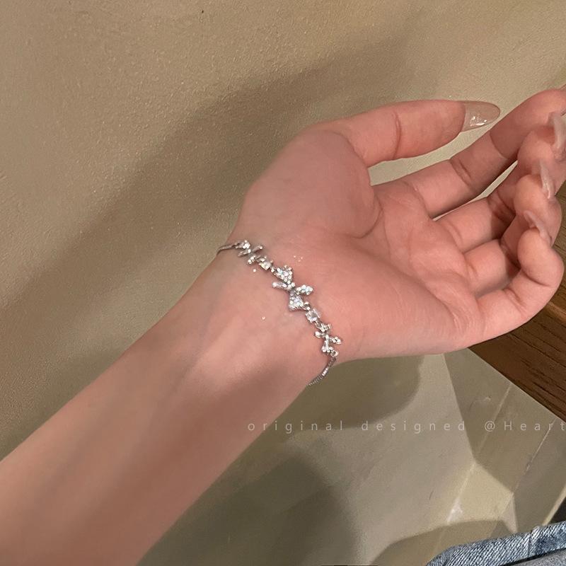 Elegant Zircon Bracelet for Women - High-End, Shiny, Versatile, and Trendy Cold Style Bangle