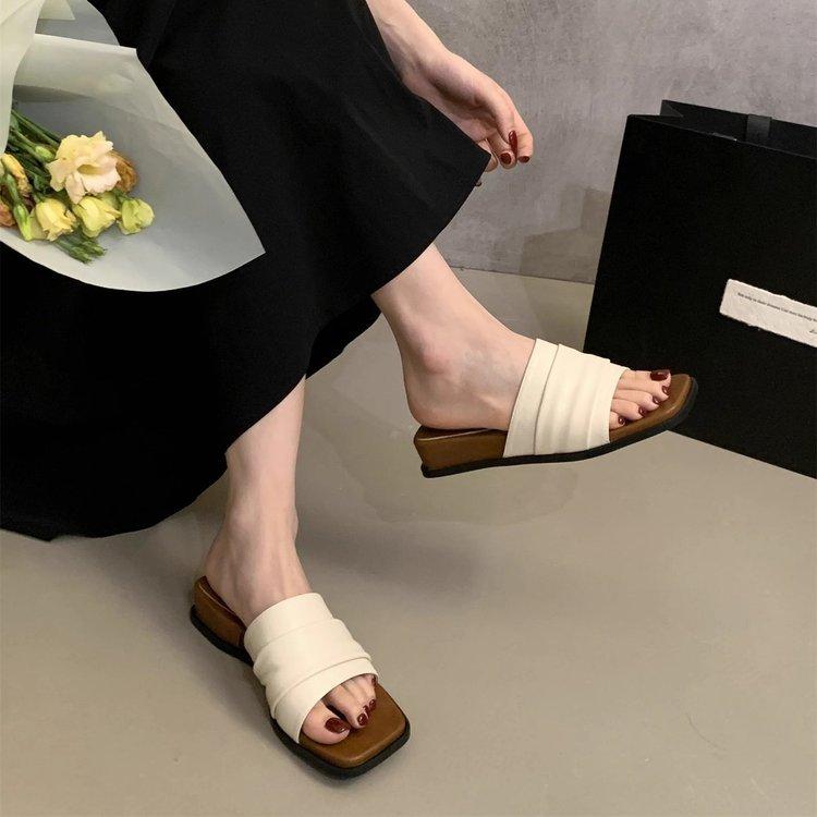 Slope heel cool slippers female 2025 summer new retro niche fairy one-word drag French square head thick-soled slippers female
