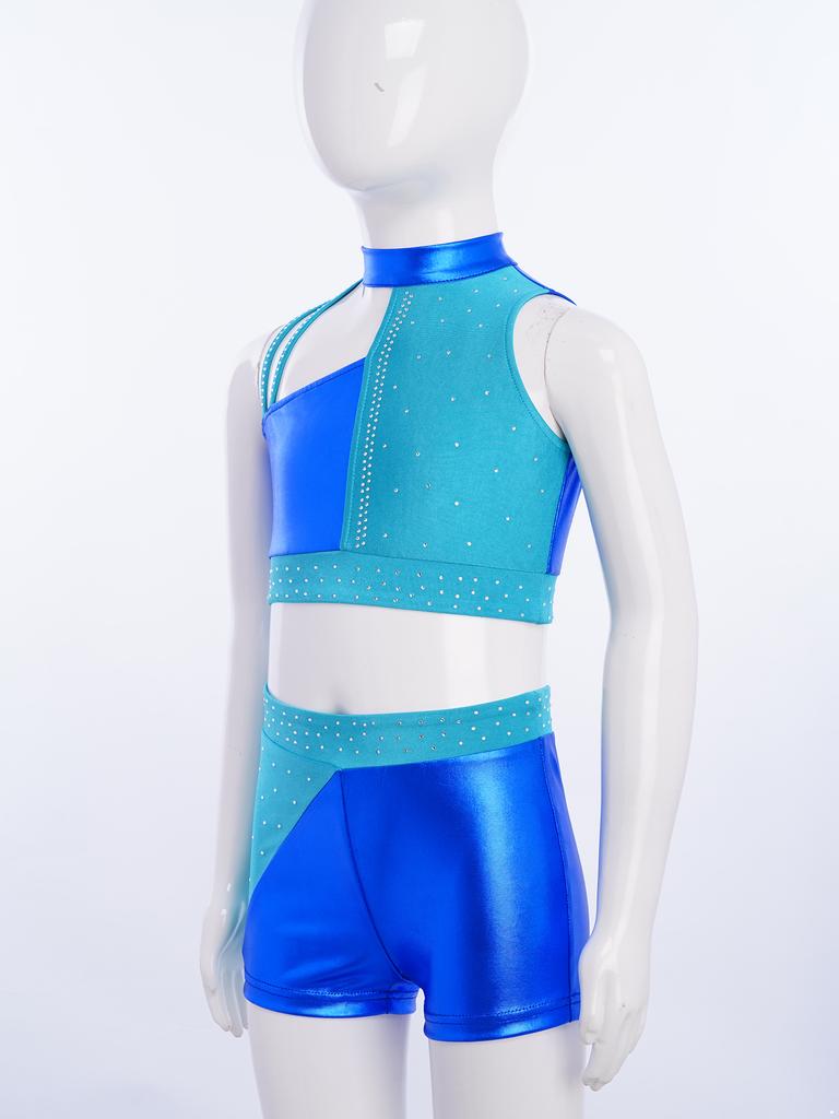 Funkelndes Strass-Performance-Outfit für Mädchen: Metallisches Colorblock Crop-Top mit passender elastischer Shorts für die Bühne