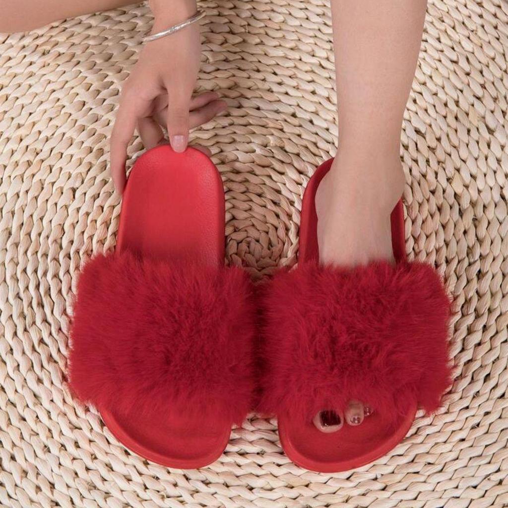 2026 Korean Summer Women's Fashion Slippers: Comfortable, Non-slip, Single Strap, Furry, Casual, Outdoor Wear.
