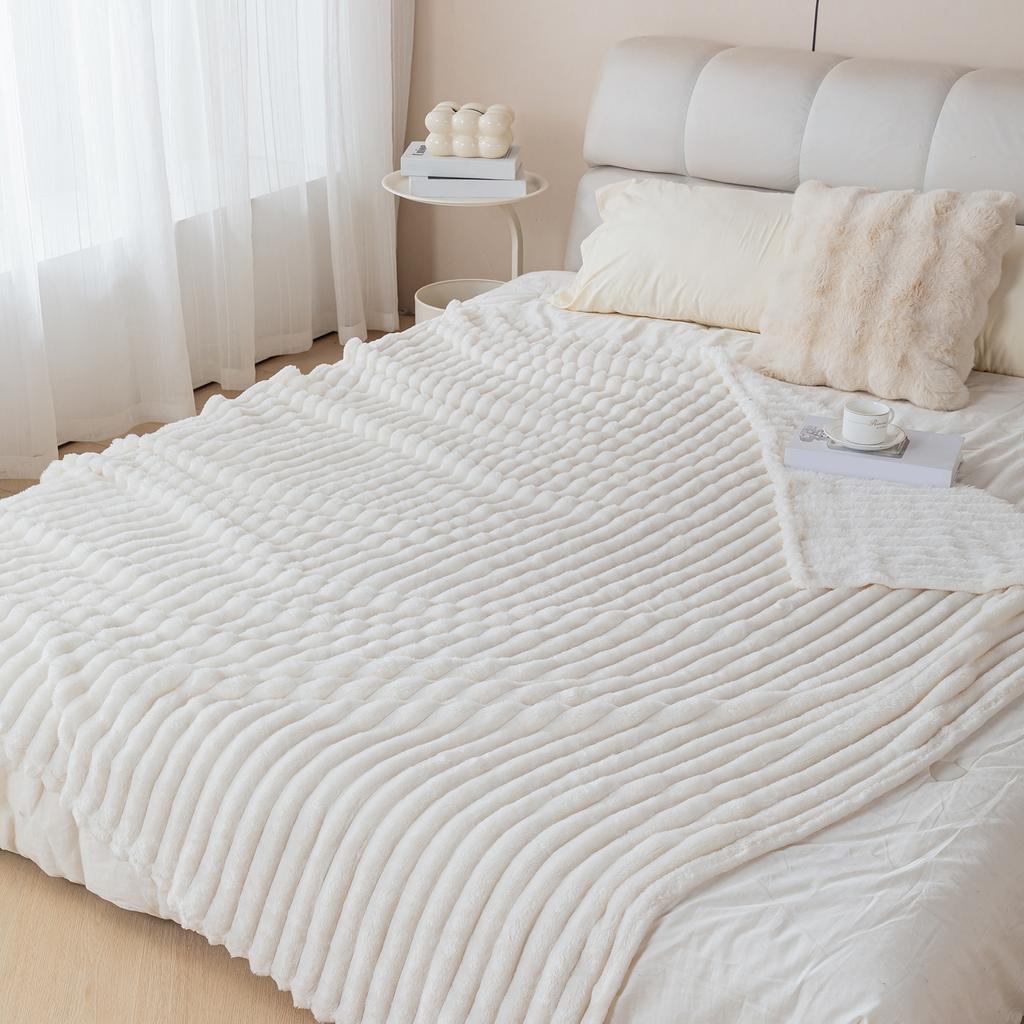 1pc Striped Solid Color Flannel Blanket, Soft and Comfortable Cover Blanket, Suitable for Sofas, Beds, and Travel Multi-Purpose