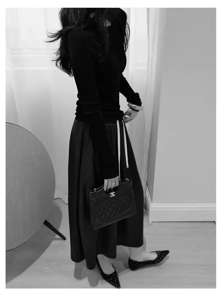 Noble Flare Umbrella Skirt: Bud-Shaped Sheepskin Midi with Elastic Waist for Versatile Commuting