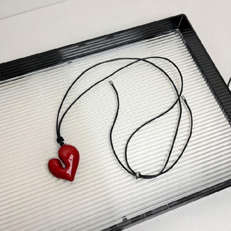 Fashionable Heart Shaped Necklace Irregular Large Heart Pendant Necklace Adjustable for Sweater Fashion Statement