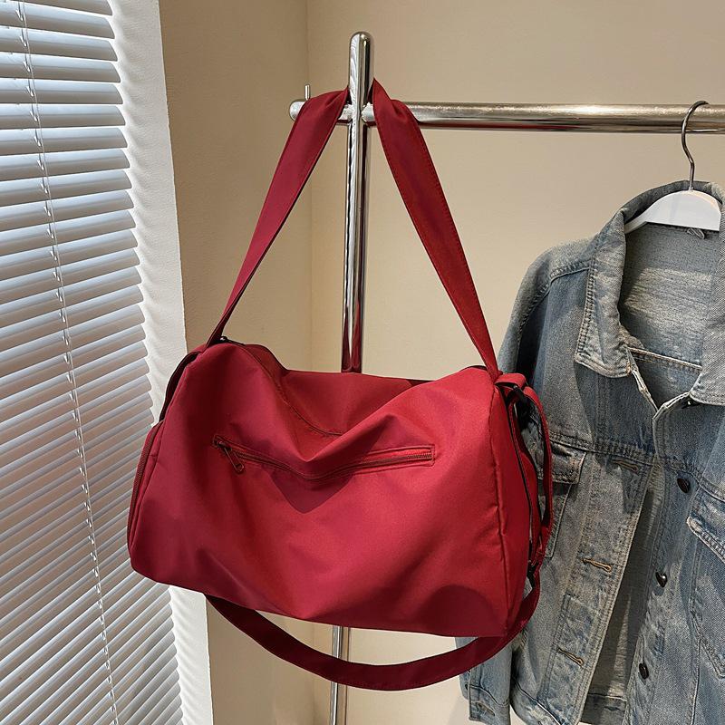 

Унісекс Спортивна Сумка для Йоги та Тренажерного Залу: Легкий, місткий рюкзак-кросбоді для коротких поїздок, плавання, фітнесу та іншого. червоний