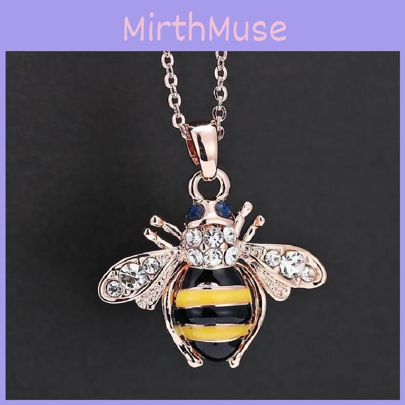 Elegant Rhinestone Bee Pendant Necklace In Alloy Material Perfect For Gifts And Special Occasions