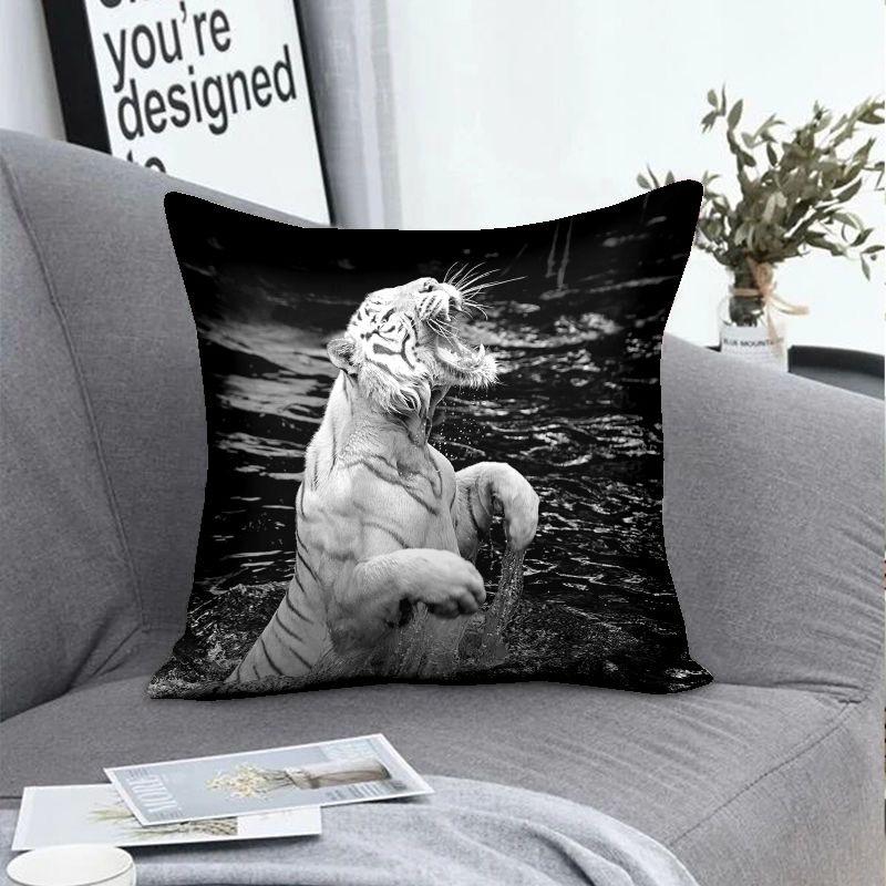 Black and White Personality Lion Pillowcase In The Wind Student Room Decorative Pillow Sofa Cushion Cover Boys Pillow Cover