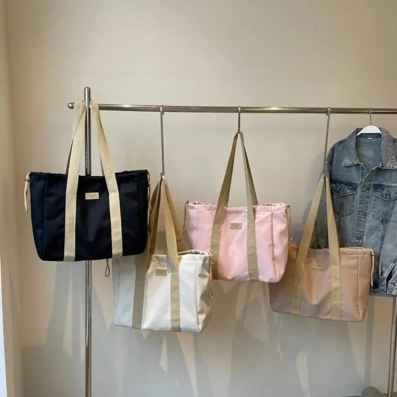 Large Capacity Nylon Bag Versatile Casual Shoulder Lock Bag Soft and Soft Pendular and Trendy Monochromatic High Quality