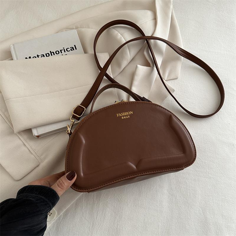 

This year s popular fashion solid color Korean version niche foreign style casual bag 2025 summer new foreign style shoulder messenger bag